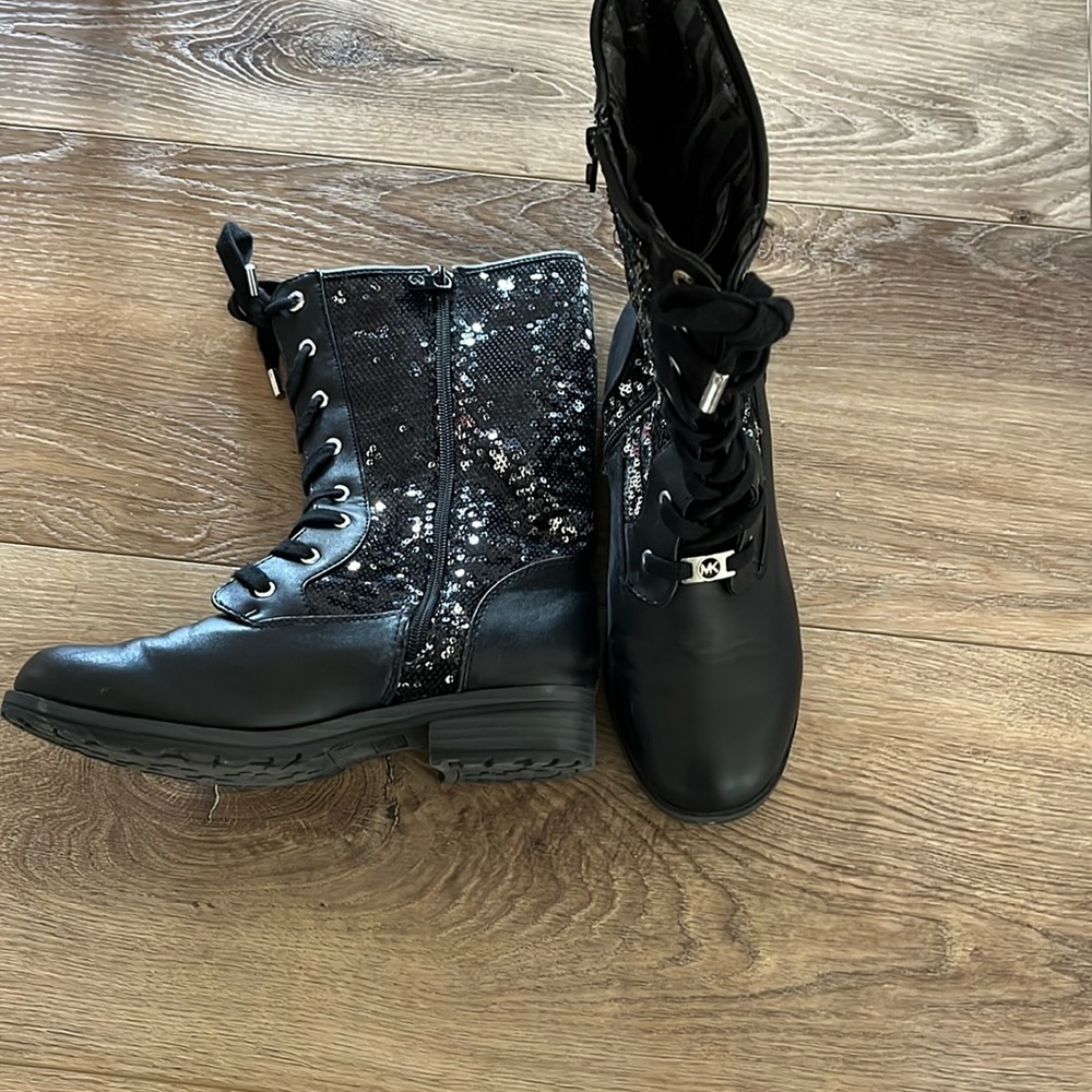 Michael Kors dress boots. Size 5 and in great shape.